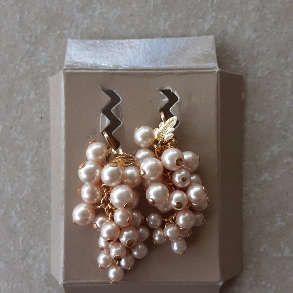 Jewelry - Vintage Pearl Clip Earrings